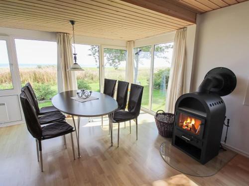 Holiday Home Isalie - 200m from the sea in NE Jutland by Interhome