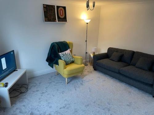 *BRAND NEW* renovated 3 bed with parking & WIFI gîte à louer Corby