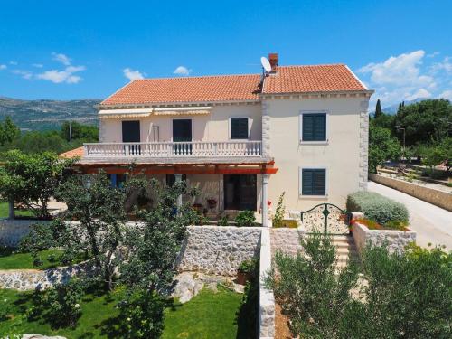 Villa Antonija heated private pool, near Dubrovnik,8plus 2 p ideal for families and groups in Mocici