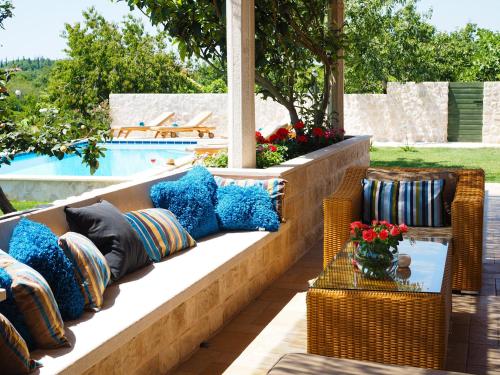 Villa Antonija heated private pool, near Dubrovnik,8plus 2 p ideal for families and groups in Mocici
