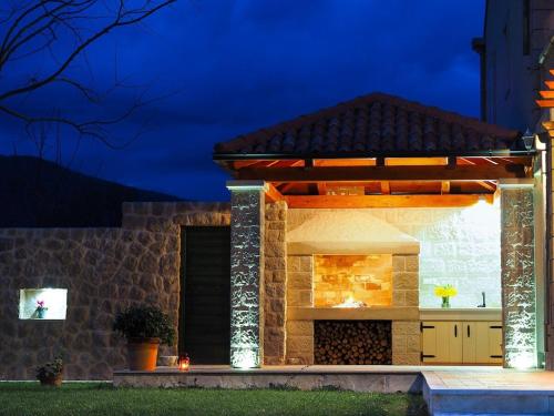 Villa Antonija heated private pool, near Dubrovnik,8plus 2 p ideal for families and groups in Mocici