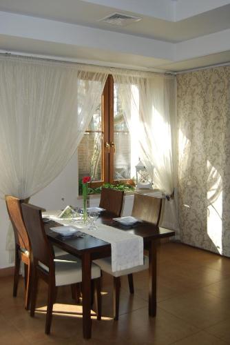 Ресторан, Hotel Restauracja Cztery Pory Roku in Орнета