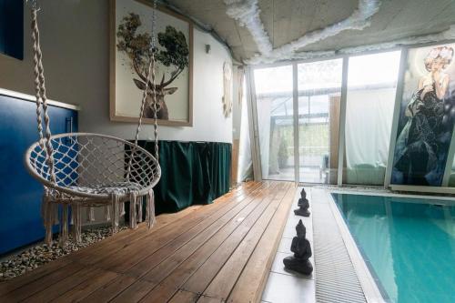 Unique apartment with private pool, cinema, SPA, Прага (фото 8)