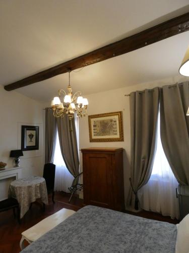 Superior Double Room image 6