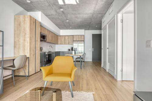 Downtown 1BR w Pool Gym WD nr Staples Center LAX-543 in Los Angeles, USA