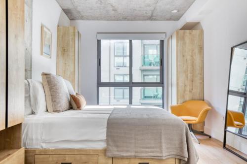 Downtown 1BR w Pool Gym WD nr Staples Center LAX-543 in Los Angeles, USA