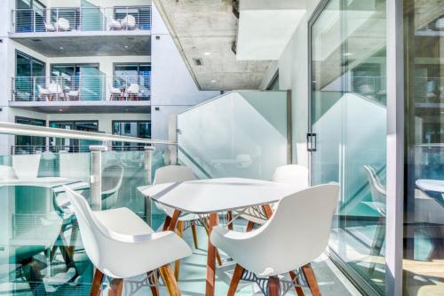 Downtown 1BR w Pool Gym WD nr Staples Center LAX-543 in Los Angeles, USA