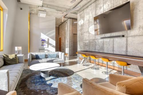 المرافق, Cherry Creek 2br w wd roof lounge nr mall DEN-298 in شيري كريك