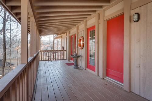 Osage Beach Home Screened Porch, Resort Amenities