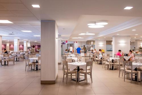 Medplaya Hotel Calypso - image 2