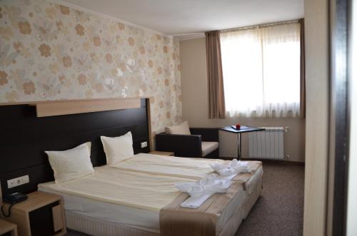 Double Room with Extra Bed (2 Adults + 1 Child)