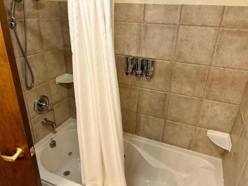 The Common Man Inn, Spa & Lodge The Common Man Inn, Spa & Lodge