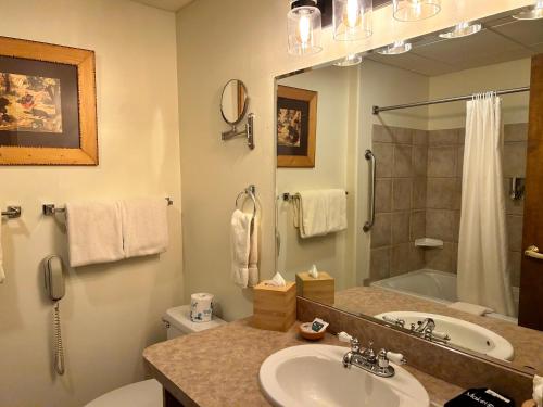 The Common Man Inn, Spa & Lodge The Common Man Inn, Spa & Lodge