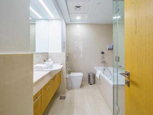 Downtown Charming Condo Close to Dubai Mall - image 9