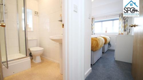 City Lofts Cardiff Spacious with parking Ideal for Families or Contractors - image 14