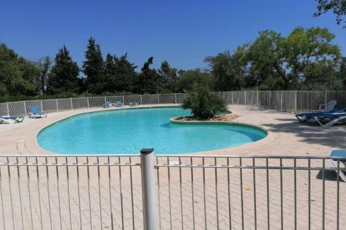 Swimming pool, Quiet villa with garden and terrace in Frejus in Frejus