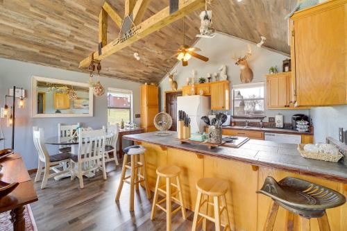 Incredible Log Home 1 Mile from Lake Tenkiller