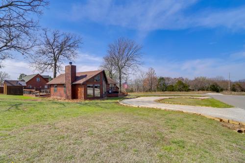 Incredible Log Home 1 Mile from Lake Tenkiller