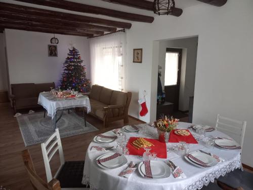 Căsuța din Deal (Casuta din Deal) in Humulești