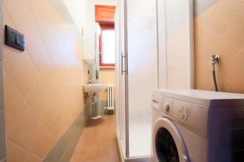 GuestHost - Casa Vita Roomy Apartment - image 4