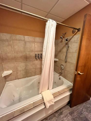 The Common Man Inn, Spa & Lodge The Common Man Inn, Spa & Lodge