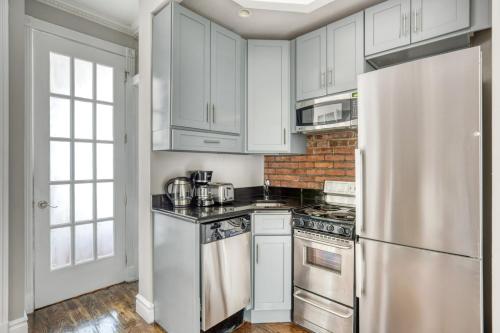 Murray Hill 2br w wd nr UN NYC-1052 thumb 4