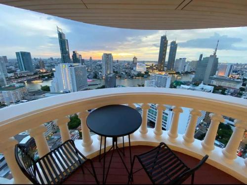 Central Bangkok, 5 stars river view & characteristic decor, Bangkok