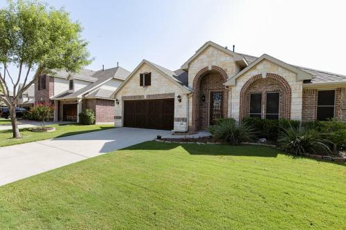 Exterior view, Beautiful 5BD/3BA Near BLD/Waterpark/AT&T Stadium in Mansfield