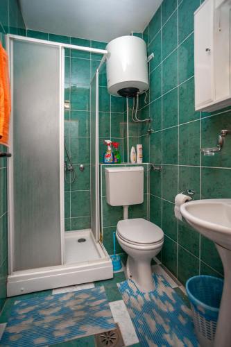 One-Bedroom Apartment image 9