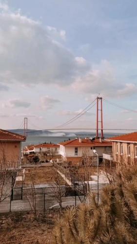 1915 Çanakkale Köprü manzarali 700m2 bahceli mustakil ev