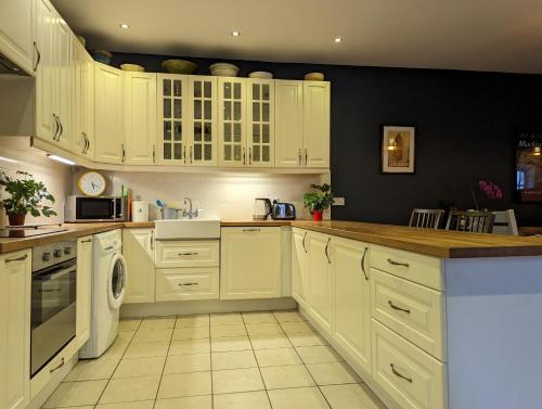 Kitchen, The Stables at Lorum Old Rectory in Bagenalstown