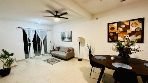 Franks House Shared House with Pool, Cancún (photo 8)