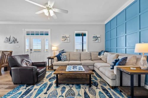 Boat Dock Access: Waterfront Freeport Home! in San Luis Island (TX)