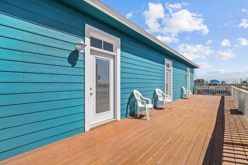 Boat Dock Access: Waterfront Freeport Home! in San Luis Island (TX)