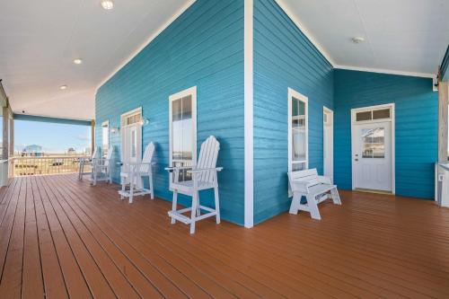 Boat Dock Access: Waterfront Freeport Home! in San Luis Island (TX)