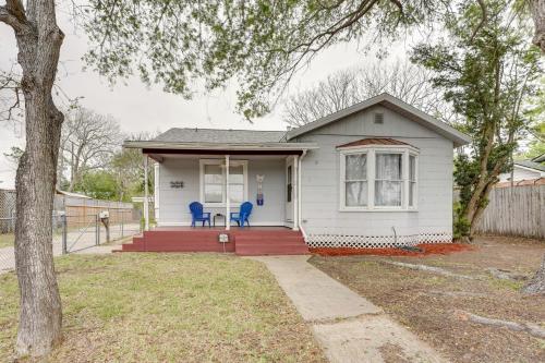 Vintage Corpus Christi Home - 2 Blocks From Beach! - image 2
