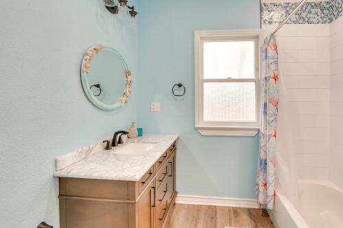 Vintage Corpus Christi Home - 2 Blocks From Beach! - image 13