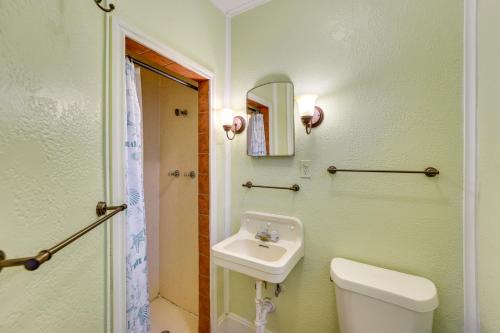 Vintage Corpus Christi Home - 2 Blocks From Beach! - image 11