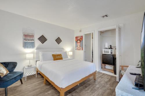 Beautiful Studio Apartment 3 mi to Orlando Attractions