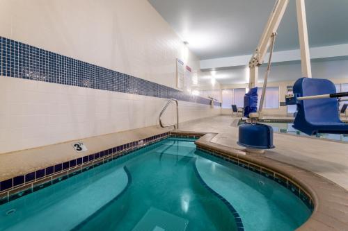 Holiday Inn Express Hotel & Suites-St. Paul By IHG - 수영장