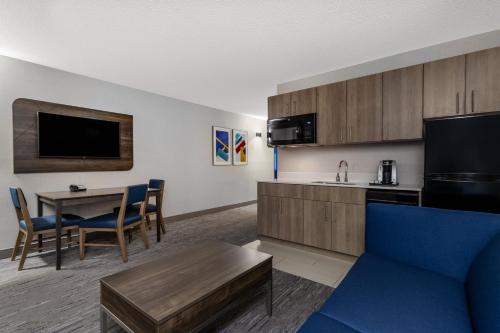 Holiday Inn Express Hotel & Suites-St. Paul, an IHG Hotel