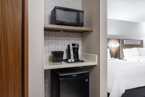 Holiday Inn Express Hotel & Suites-St. Paul, an IHG Hotel
