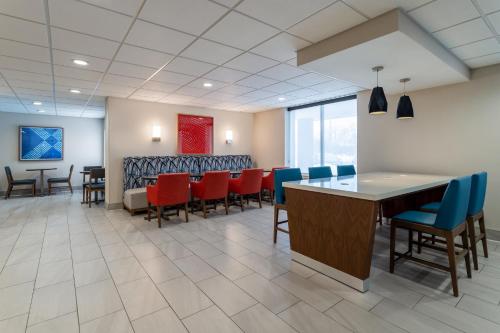 Holiday Inn Express Hotel & Suites-St. Paul By IHG - 식음료(F&B)