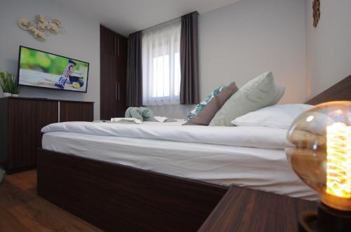 Paradiso Apartmanház (Paradiso Apartmanhaz) in คาสเตลิเคิร์ต