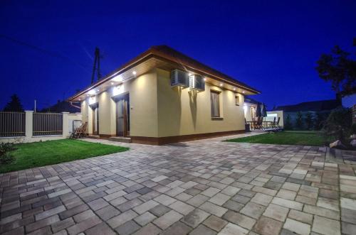 ทัศนียภาพภายนอกโรงแรม, Paradiso Apartmanház (Paradiso Apartmanhaz) in คาสเตลิเคิร์ต