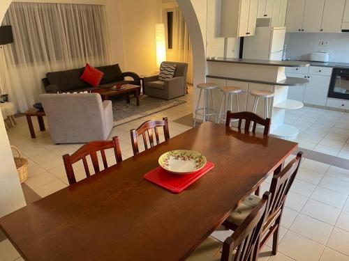 Létesítmények, Nysa8 in Pomos