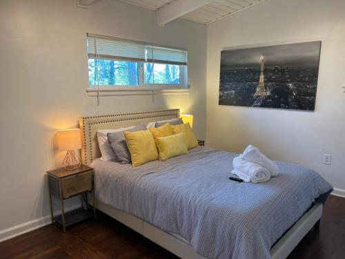 Bright & Comfy 5 star Location Large Deck Oasis, Атланта (фото 10)