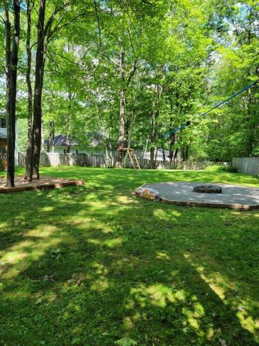 Charming 3 Bedroom by Petawawa Point Beach