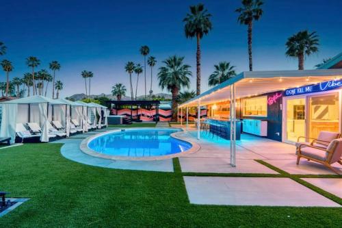 The Blush - with Pool, Bars, Neons! in Palm Springs, USA