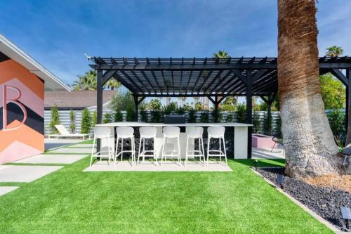 The Blush - with Pool, Bars, Neons! in Palm Springs, USA